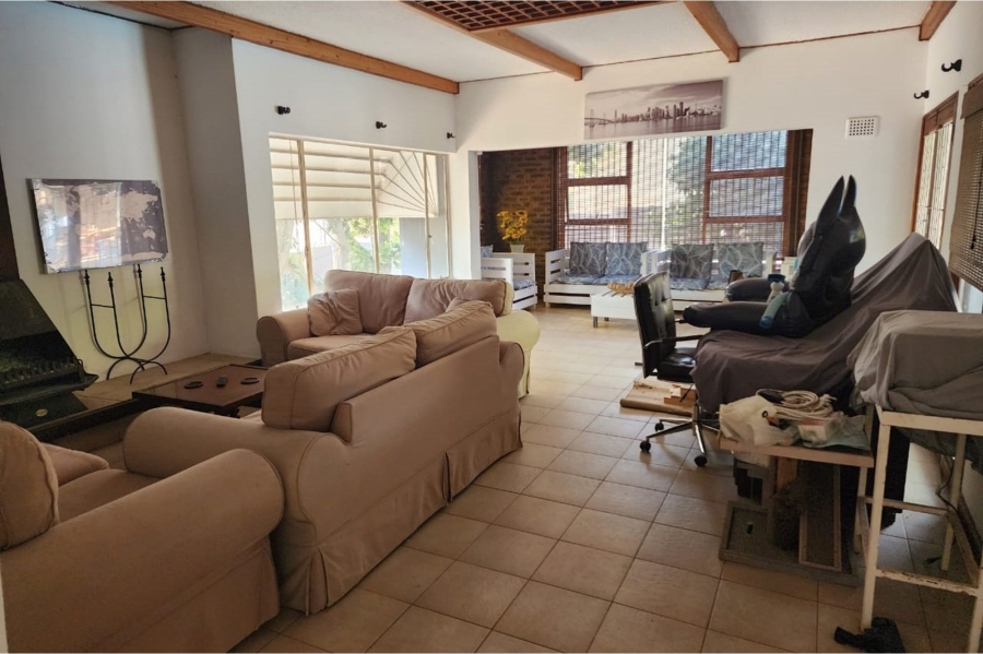 4 Bedroom Property for Sale in Bergzicht Western Cape